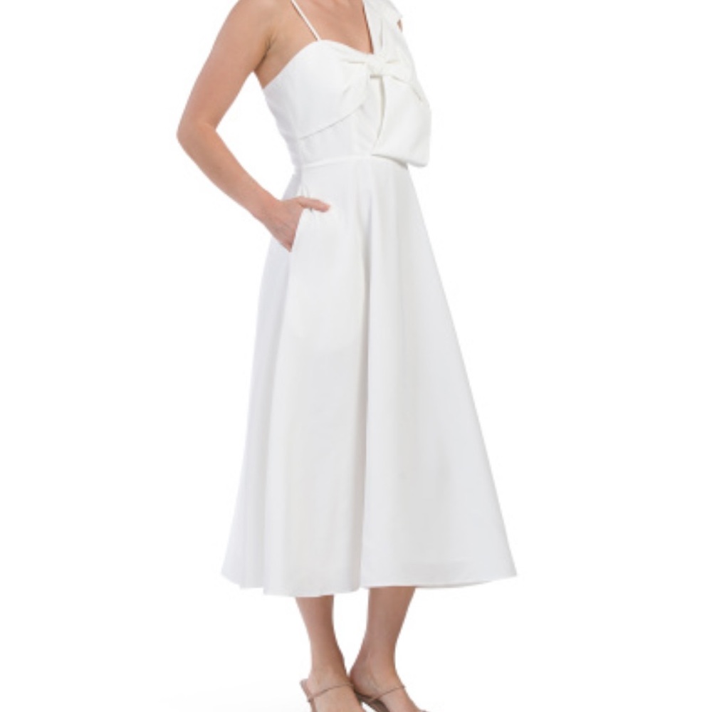 Bridal Event Dress
Ellie Tahari- Elegant White Midi Dress